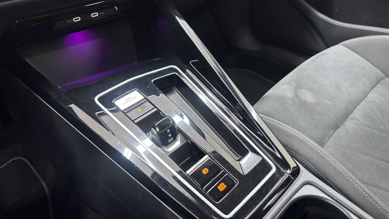VOLKSWAGEN GOLF 25